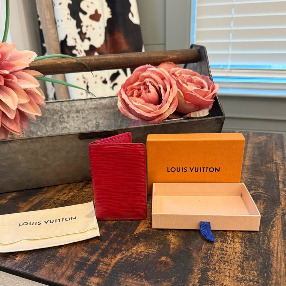 Louis Vuitton Res Epi Card Holder w/Box & Dustbag